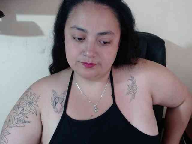 AvaCurvy webcam