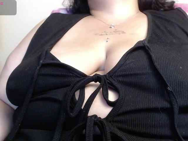 AvaCurvy webcam