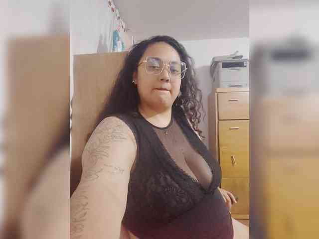 AvaCurvy webcam