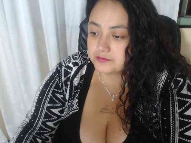 AvaCurvy webcam