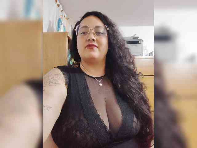 AvaCurvy webcam