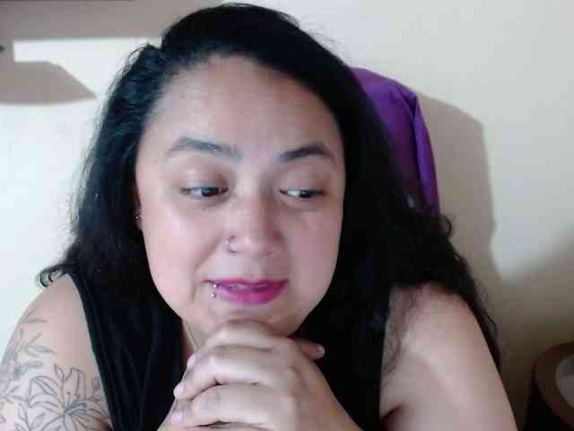 AvaCurvy webcam