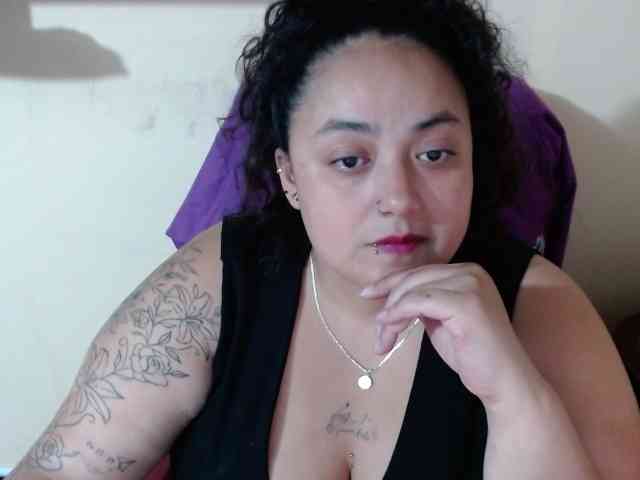 AvaCurvy webcam