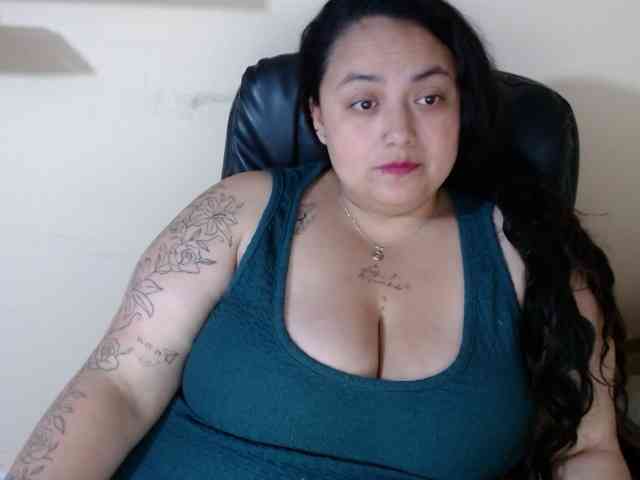 AvaCurvy webcam