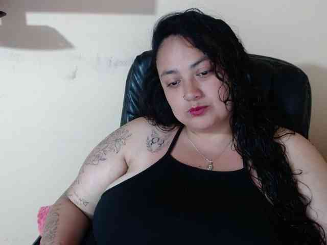 AvaCurvy webcam