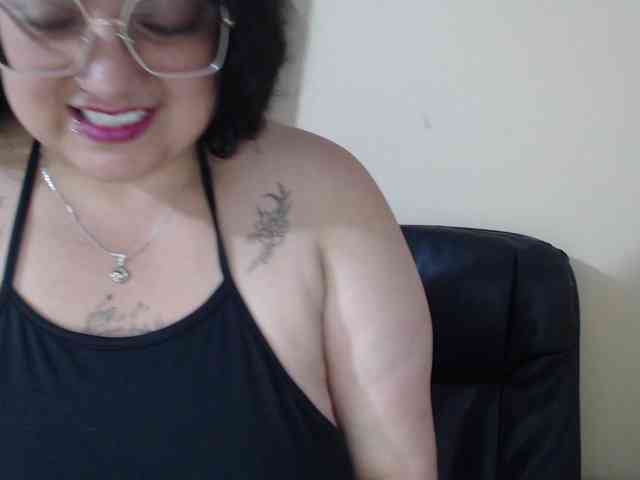 AvaCurvy webcam