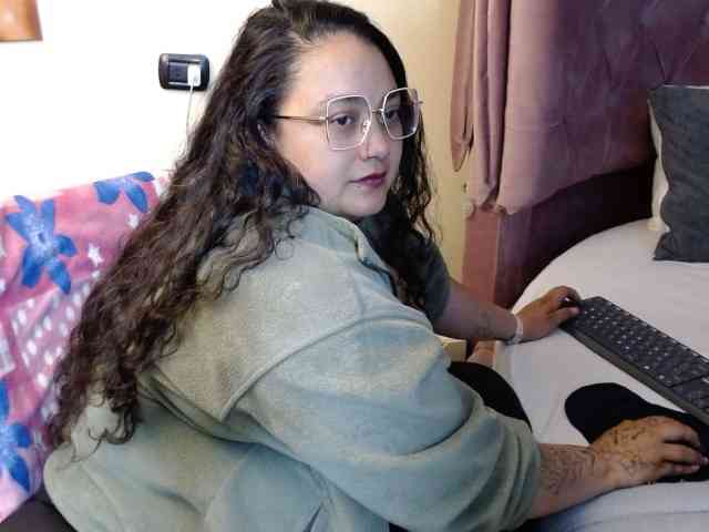 AvaCurvy webcam