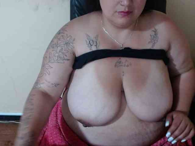 AvaCurvy webcam