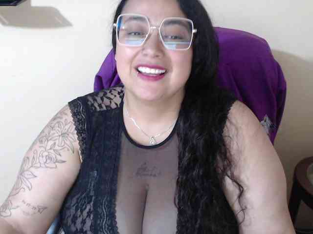 AvaCurvy webcam