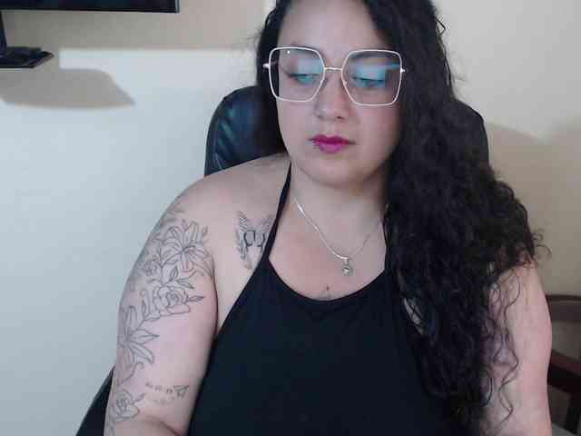 AvaCurvy webcam