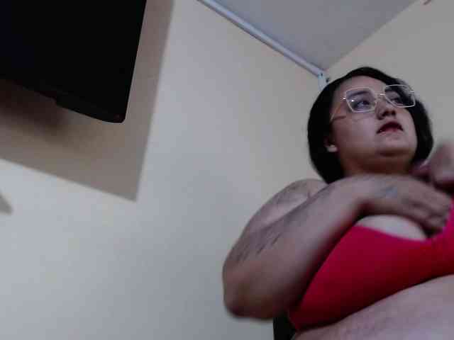 AvaCurvy webcam
