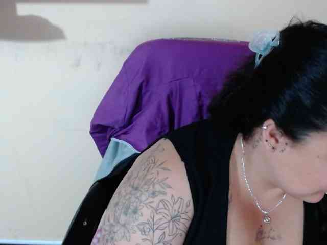 AvaCurvy webcam