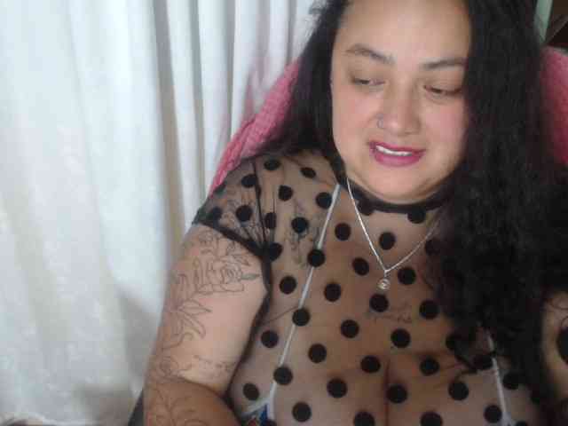 AvaCurvy webcam