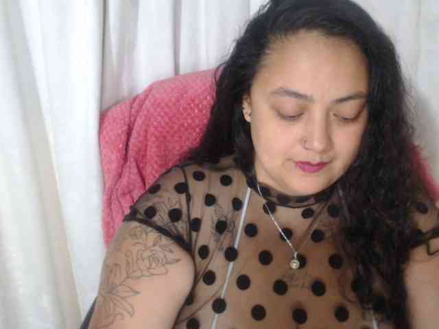 AvaCurvy webcam