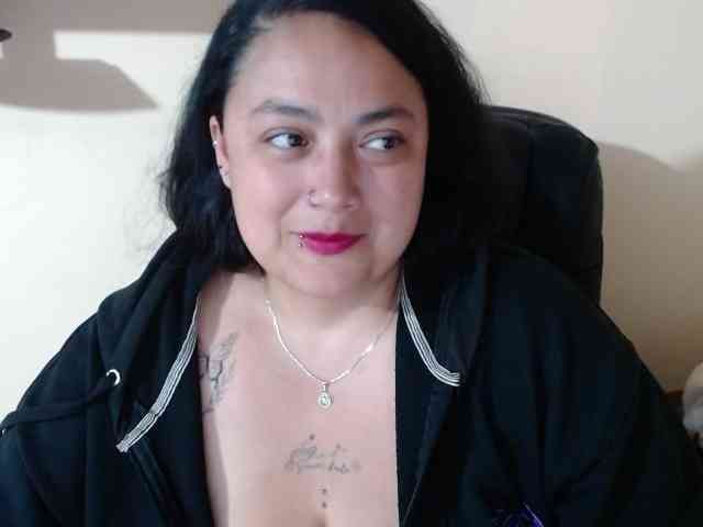 AvaCurvy webcam