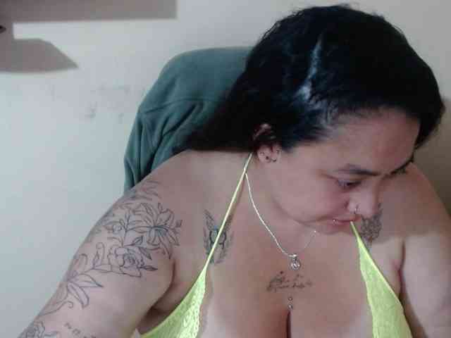 AvaCurvy webcam