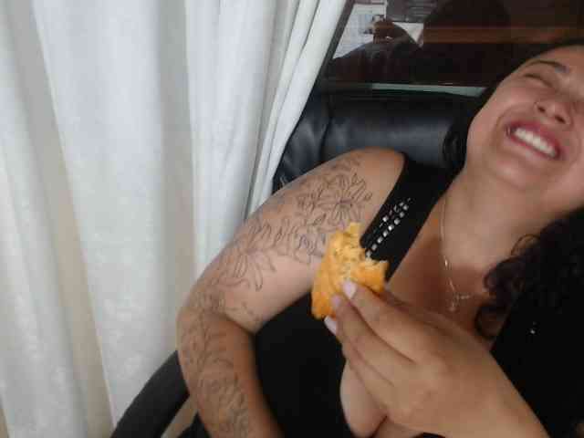 AvaCurvy webcam