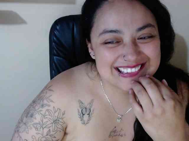 AvaCurvy webcam