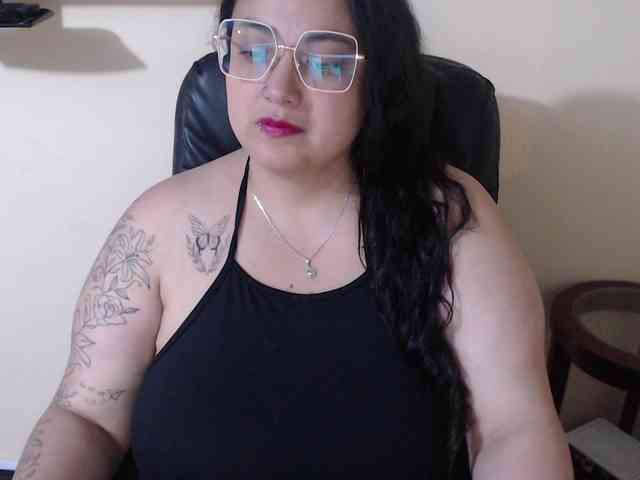 AvaCurvy webcam