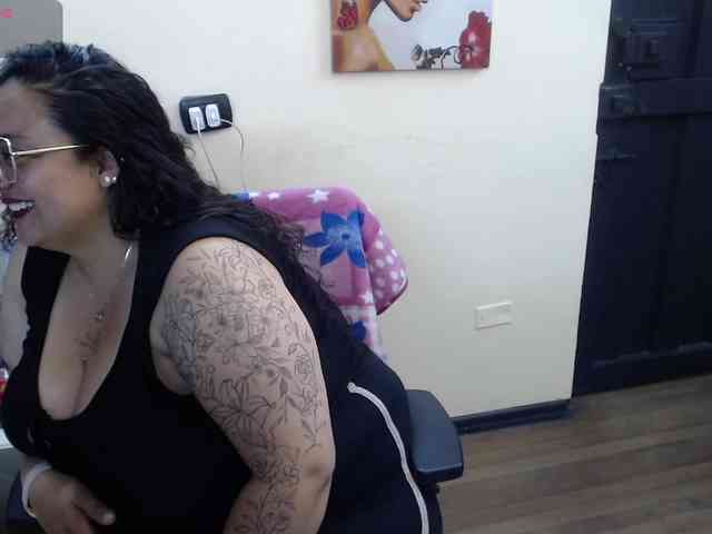 AvaCurvy webcam