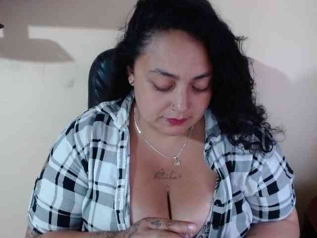 AvaCurvy webcam