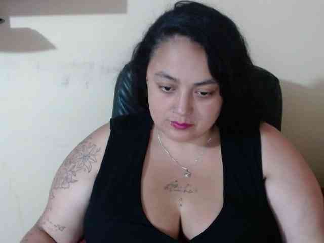 AvaCurvy webcam