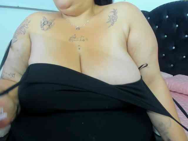 AvaCurvy webcam