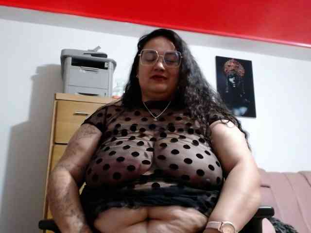 AvaCurvy webcam
