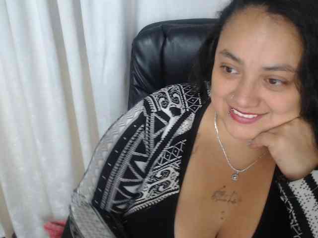 AvaCurvy webcam