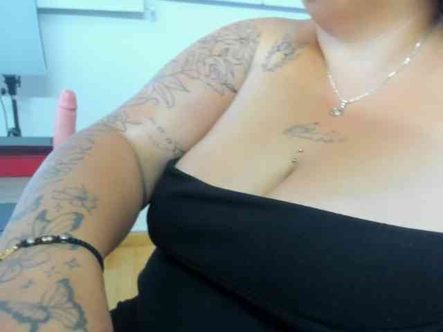 AvaCurvy webcam