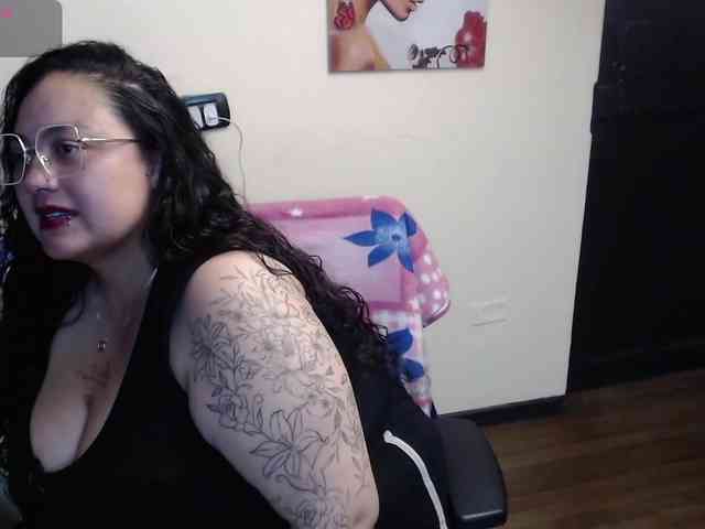 AvaCurvy webcam