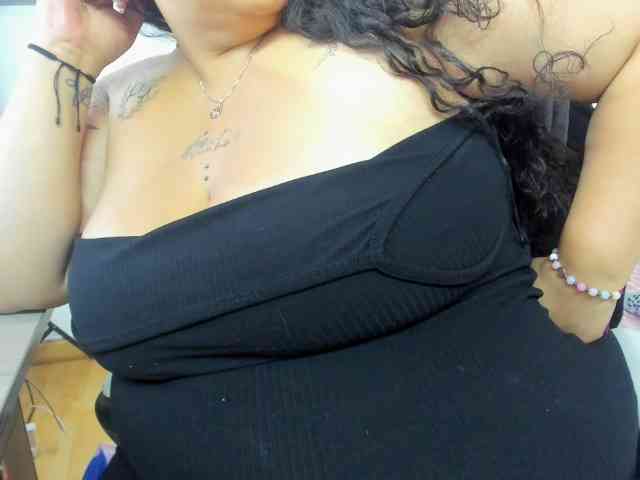 AvaCurvy webcam
