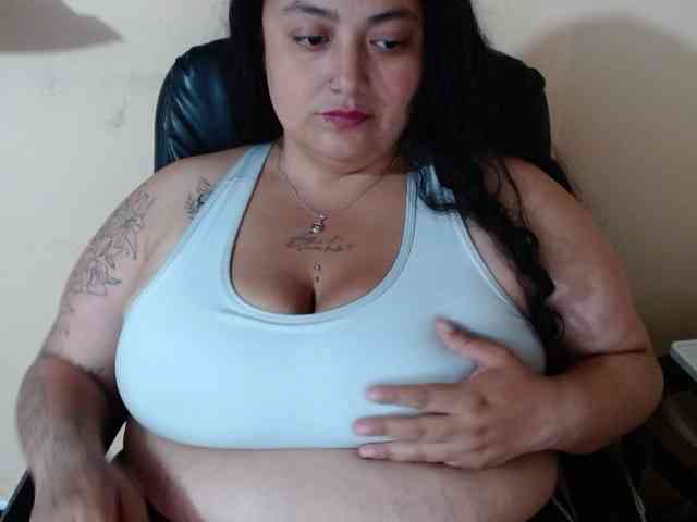AvaCurvy webcam