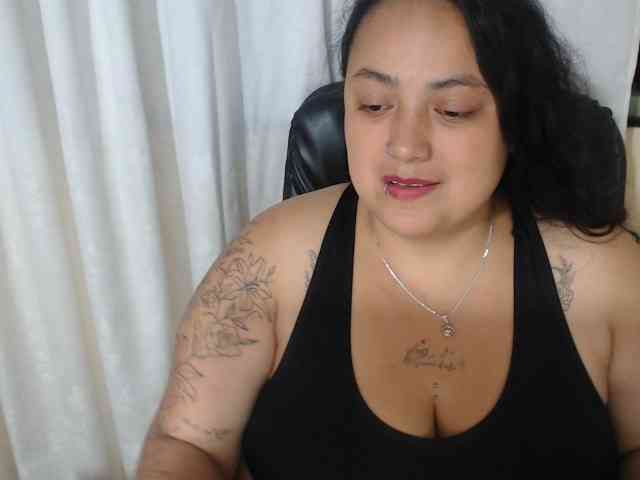 AvaCurvy webcam