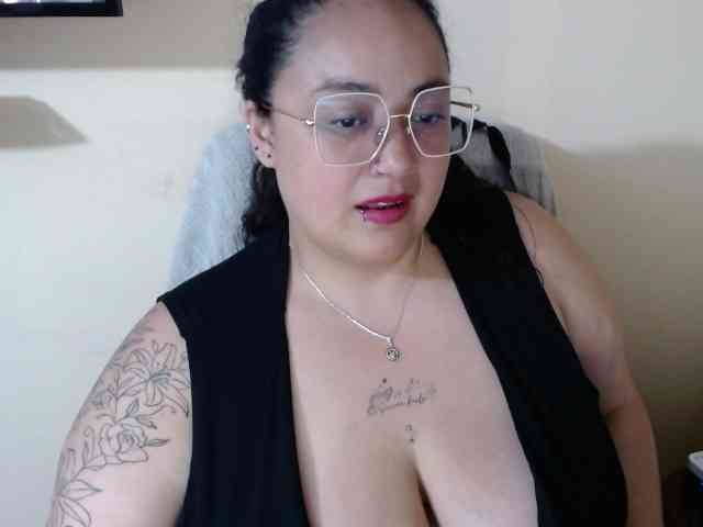 AvaCurvy webcam
