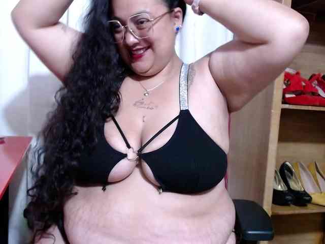 AvaCurvy webcam