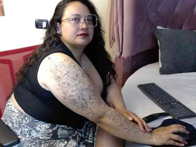 AvaCurvy webcam