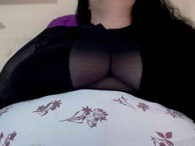 AvaCurvy webcam
