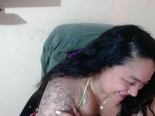 AvaCurvy webcam