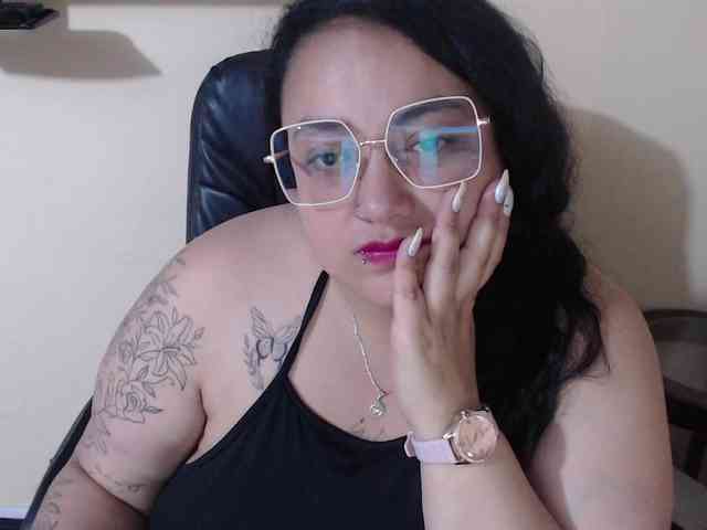 AvaCurvy webcam