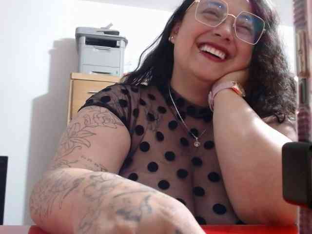 AvaCurvy webcam