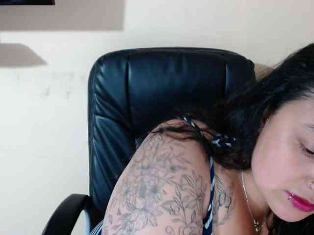 AvaCurvy webcam