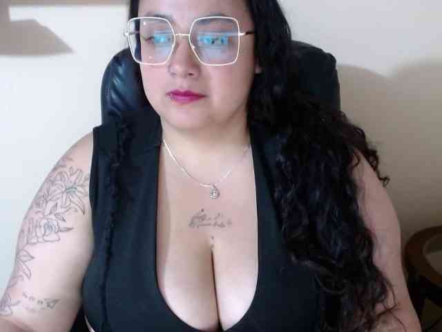 AvaCurvy webcam