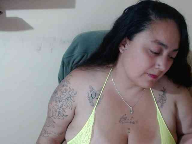 AvaCurvy webcam