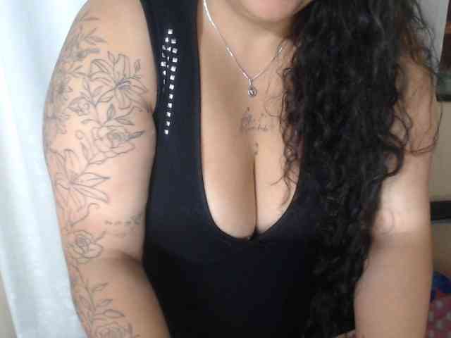 AvaCurvy webcam