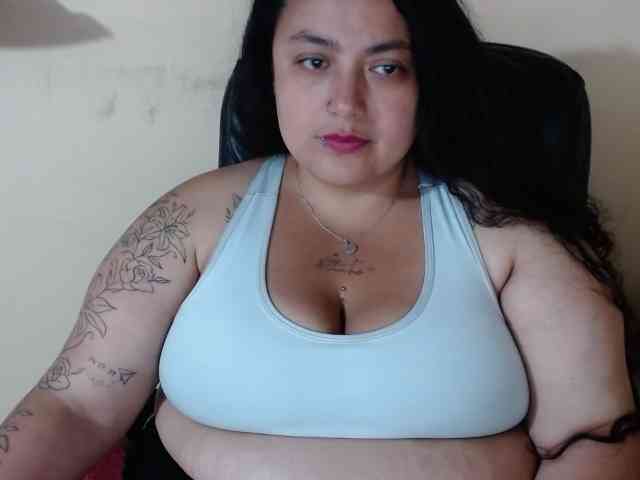 AvaCurvy webcam