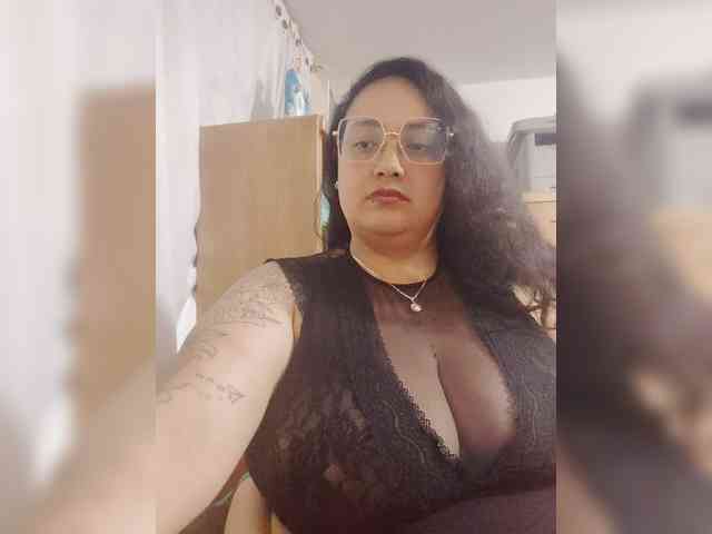 AvaCurvy webcam