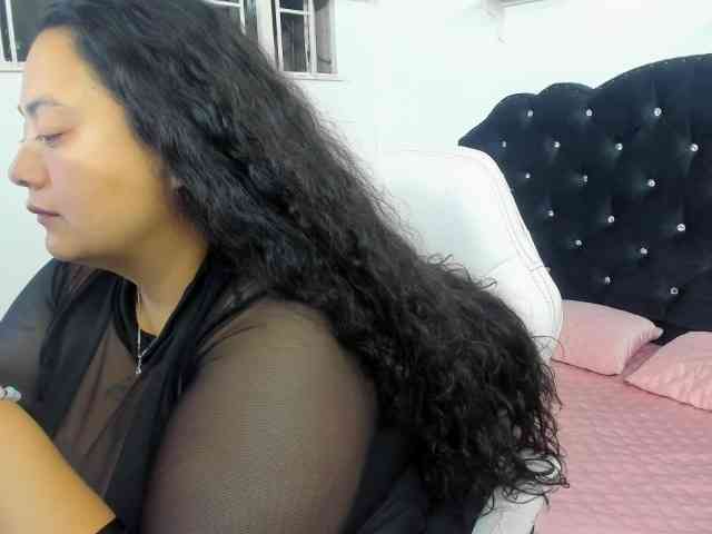 AvaCurvy webcam