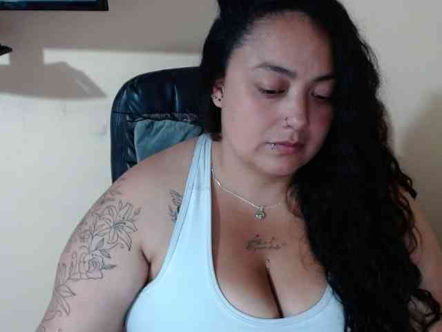 AvaCurvy webcam