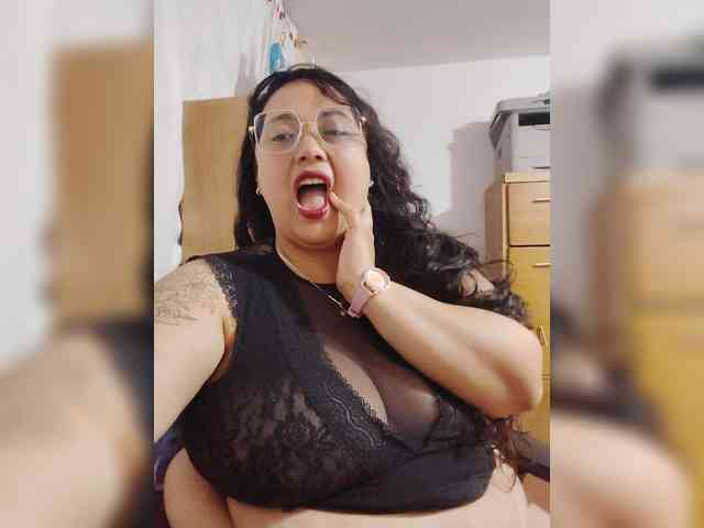 AvaCurvy webcam